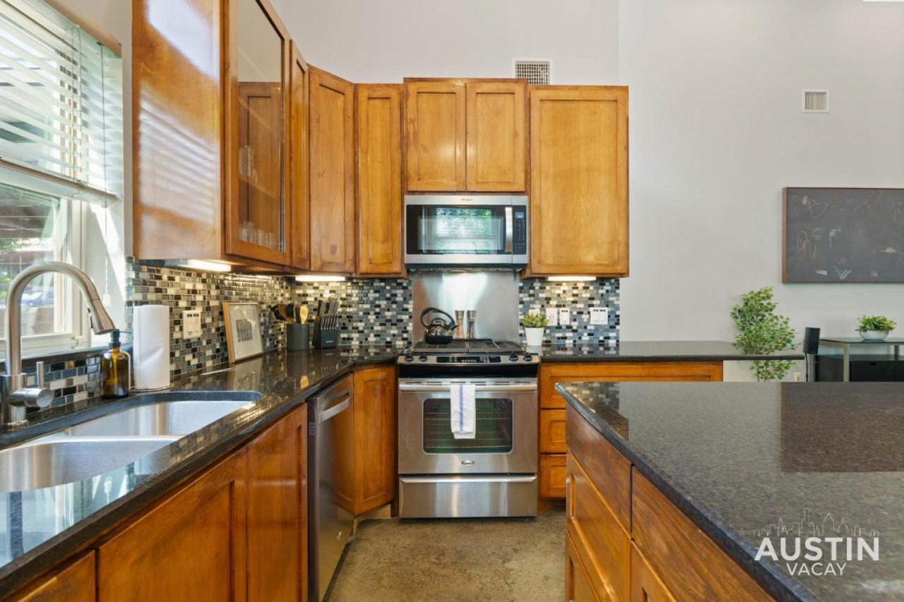 Hot Tub Hideaway An Incredible Hangout Plus Amenities Austin Exterior photo