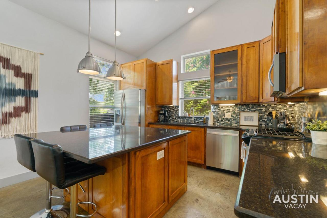 Hot Tub Hideaway An Incredible Hangout Plus Amenities Austin Exterior photo